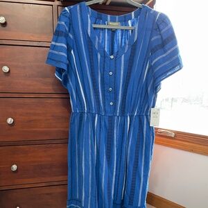 Simply gorgeous spring/summer dress.